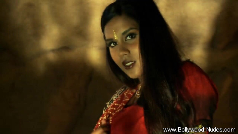 Bollywood Nudes: Bản chất khiêu dâm bí ẩn của người phụ nữ
