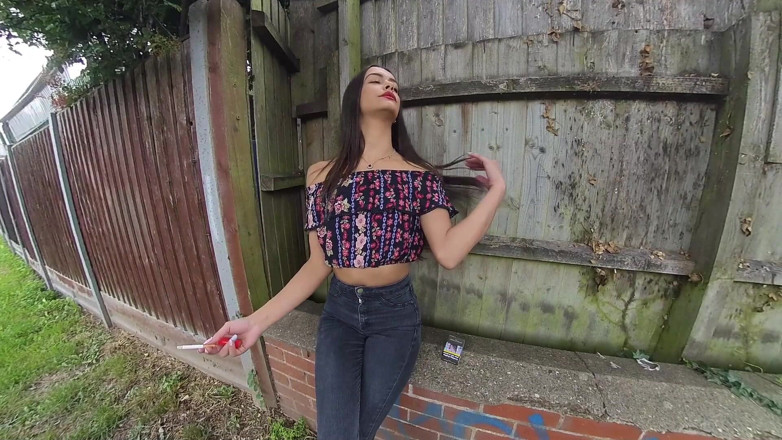 VR smokers HD-2D Videos Only: Kim Model - Blugi negri
