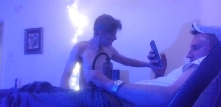 RoyToyBoi: Penispomp leuke tijd met mijn beste bud