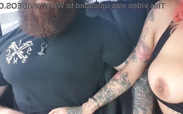 Iron Bikerr: Look How This Bitch Compensated the Taxi Ride