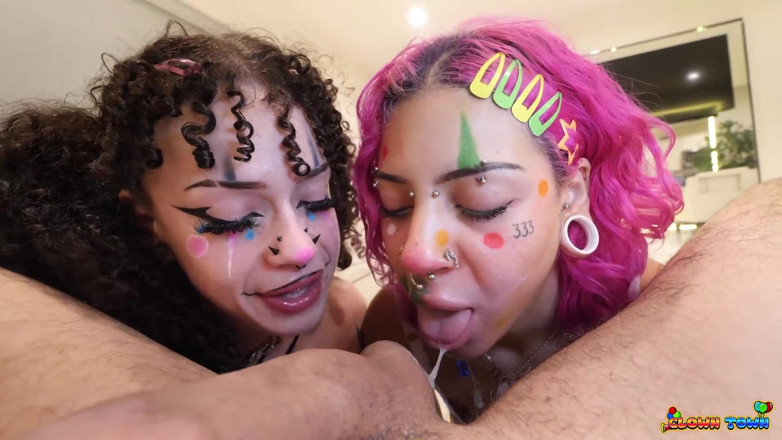 Nasty Sluts Studios: Clown Town Ep.2: Comendo o cu, esguichando putas de palhaço