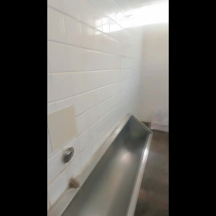 Marcosninfo: Navštívil jsem město a svlékl se na veřejných toaletách.