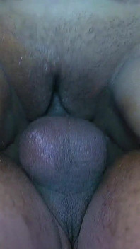 Desi MILF und geile stiefmutter bringen ihrem stiefsohn bei, wie man sehr 1. mal fickt (Hindi Audio)