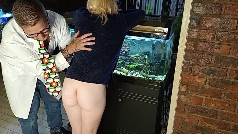 Bigjoefuckalott: 내 몸집이 작은 금발 걸프리엠을 손가락으로 따먹어