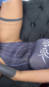 A Garota-Aranha tem sexo oral incrível e sexo intenso!
