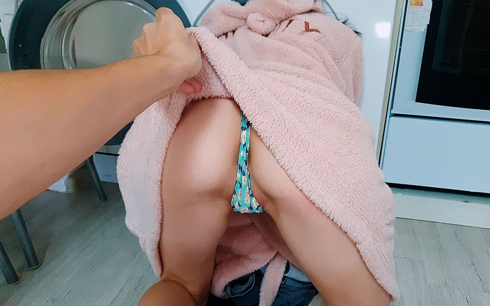 Webtolove: Moje nevlastní sestra nebyla zaseknutá v pračce a chytila mě,...