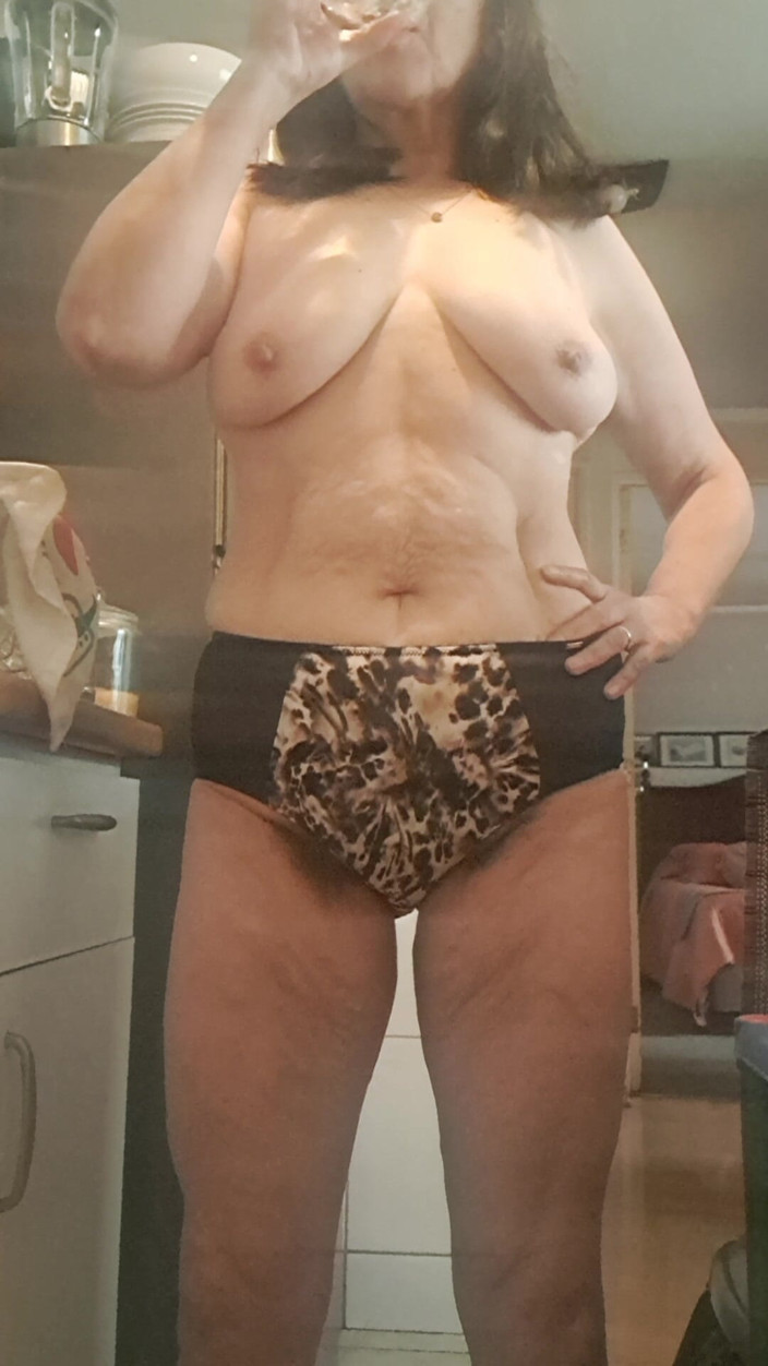 Mommy big hairy pussy: Ibu tiri pengen dientot di dapur