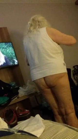 BBW nurse Vicki adventures with friends: Sexy holandesa chupa o nariz com uma bunda nua