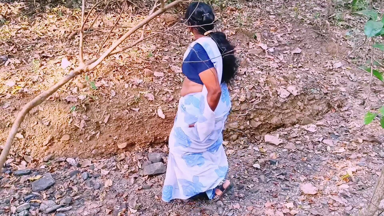 Telugu honey lips: Desi venkovní šukání v džungli. Macecha a nevlastní syn hardcore šukání v...