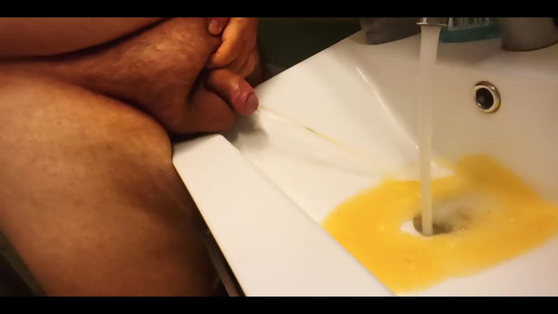 Big Pisser: Genieße meine pisse und gib mir oralsex