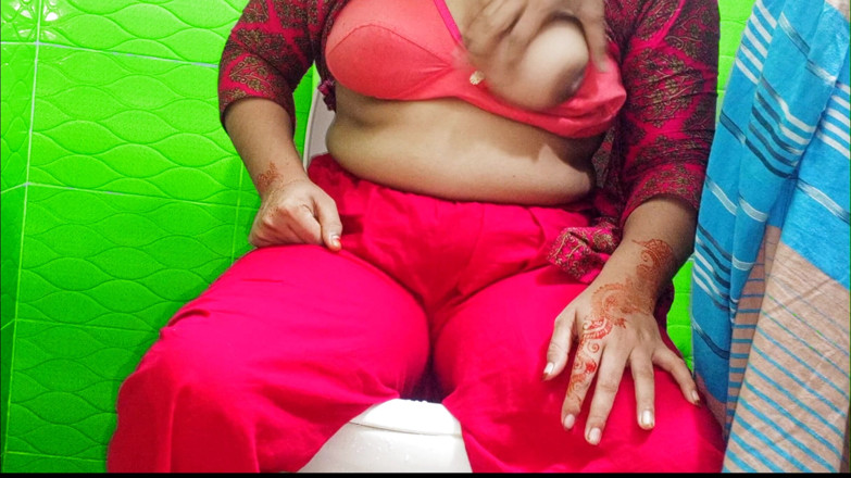 Nadiyabd: Bangladeşli yeni evli üvey anne üvey oğluyla edepsizce konuşuyor seks videosu, desi...