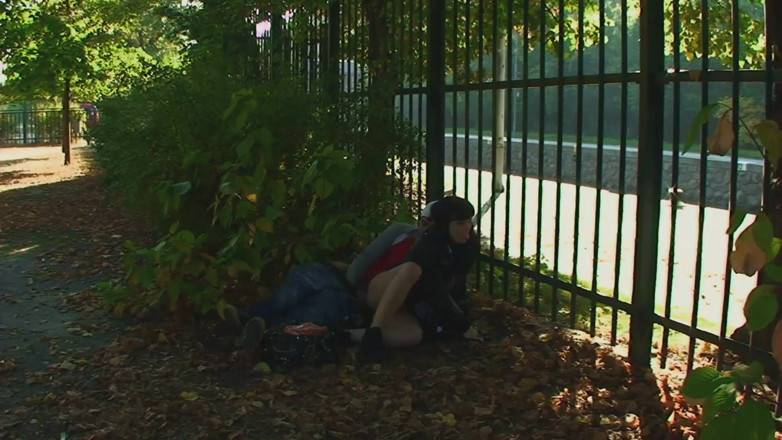 German amateur - 100% German hardcore videos: Une nana excitée se fait baiser en public