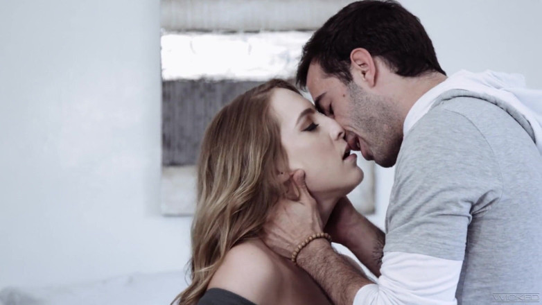 Wicked Pictures: Wicked - Cadence Lux's intieme en romantische neukpartij met haar vriendje