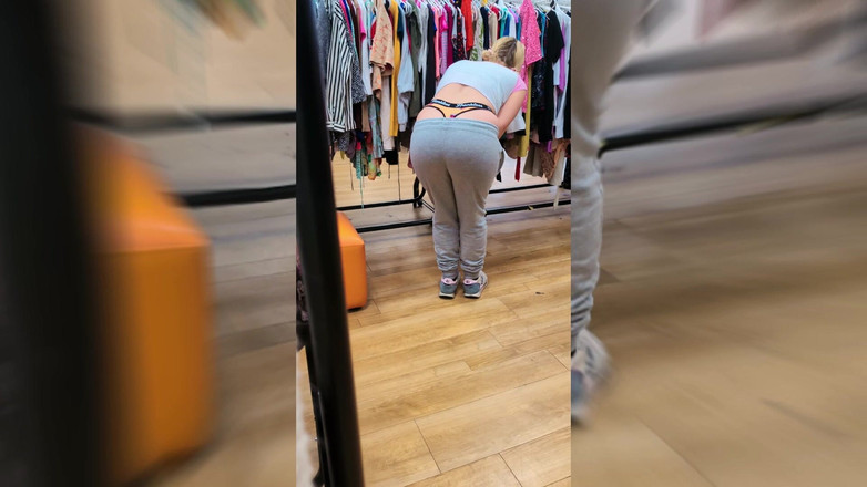 JessieHH: Lo ho beccato che fà strisciare e mi sbirciava mentre...