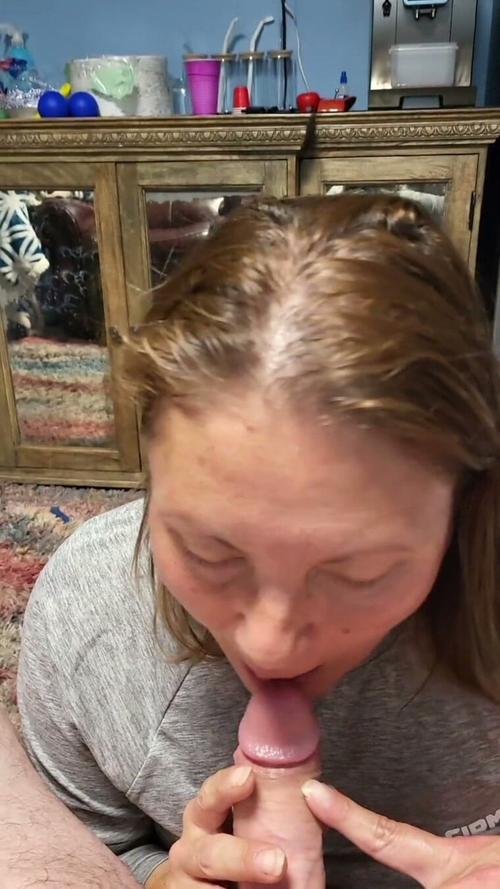 Biglefty10: Dirty Talking MILF While Sucking Cock Talks About Why She...