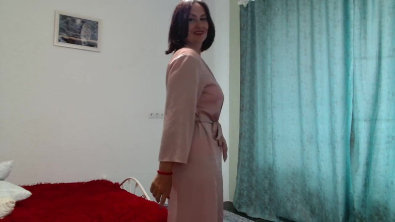 ANGELA_LADY: I-am futut pizda păroasă și le arată tuturor o gaură umedă...