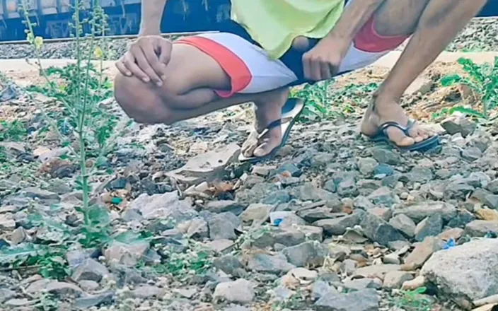 Tani: Railway Station Track Cumshot