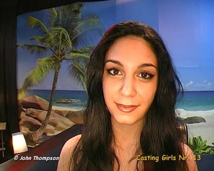 Lesbians and Masturbation: GGG John Thompson - сексуальная Mia Sanchez раздевается и возбужденный большой дилдо трахает масурбацию