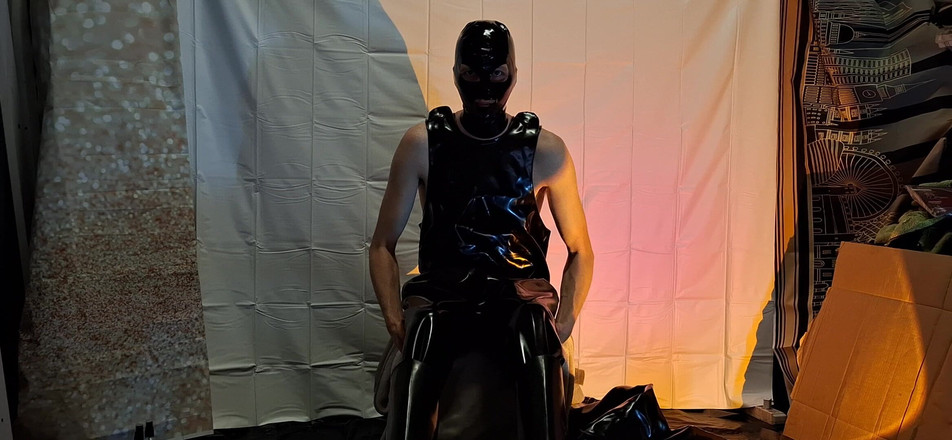 Dreamofevolution: ファーマーラインレインウェアとラテックスマスク