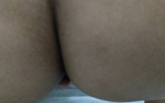 Anar Kali: Señora caliente dedeando sus tetas calientes del pezón del coño...