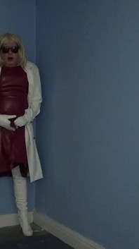 Maroon และ White Leather