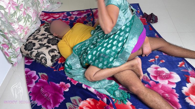Sexy Komal: Komal B.Ed.'de uyumaya geldi ama kocası çok yorgundu, bu yüzden ona...