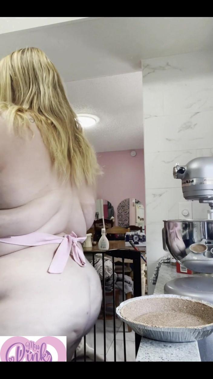 Miss Pink Plush: 부엌에서 비