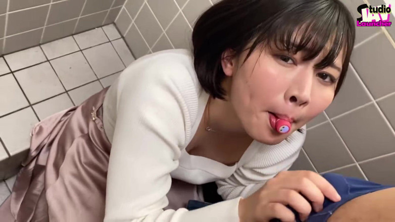 Studio JAV Launcher: Public ripple - una bellezza sensibile Mostra il suo trucco non-mani...