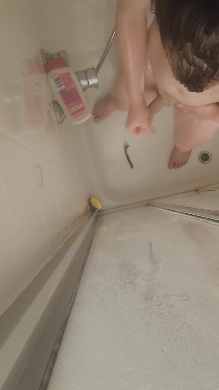 JanineLang: Orgasmo durante la ducha y el afeitado