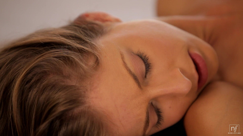 Nubile Films: Perfektní dotek - S1e27