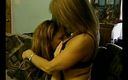Homegrown Lesbian: Amatérské lesbičky se navzájem lízají