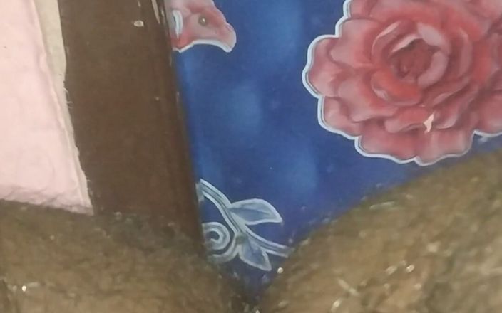 Tamil 10 inches BBC: Tamil10inches büyük zenci yarağı mastürbasyon yaparak uyanıyor ve kendini muayene...