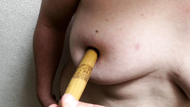 Bouncy Tits Action: ハンマーで私のおっぱいを叩く