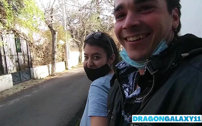 DragonGalaxy11: Blowjob sperma im mund auf der straße