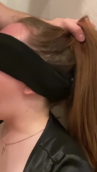 Harter tiefer oralsex, eine schönheit in den mund gefickt!