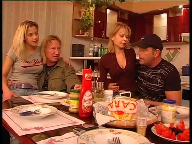 My porn family: A Model - Una Famiglia Modello (filme pornô completo)