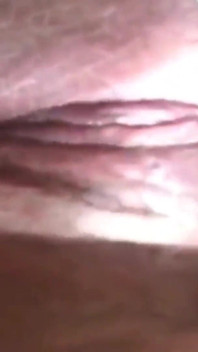 Gordinha apertando meus peitos esfregando clitóris em solo