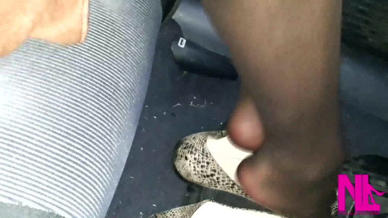 Nyllady: Dangling and Footplaying with Snaked Designed Flats in the Car