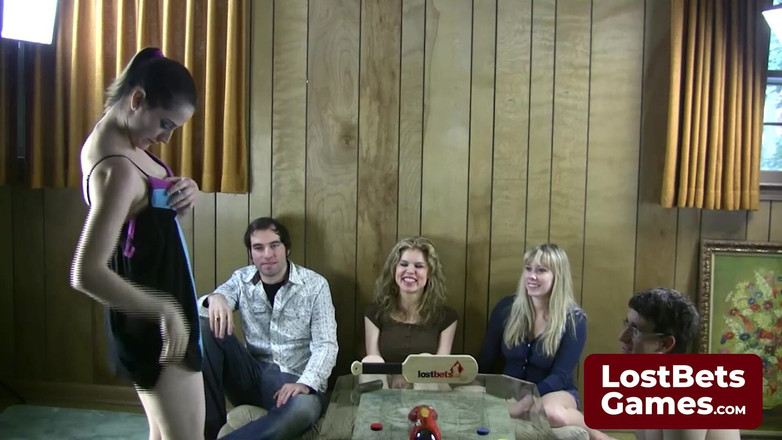 Lost Bets Games: Addie ve Simon yoğun bir striptiz noname oyunu için geri...