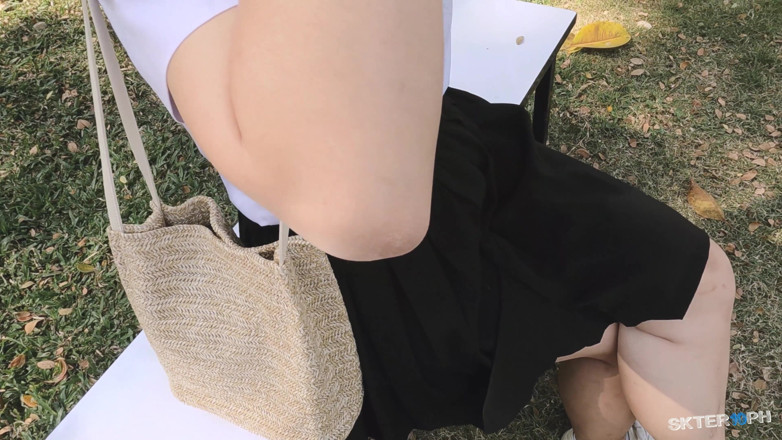 18_honey: Cewek thailand thailand lagi asik nyepong kontol di dalam mobil