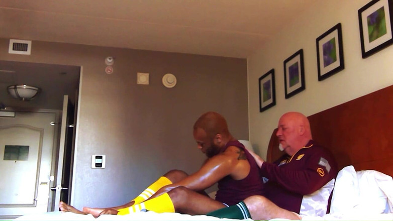 beardaddychub: Coach ger massage!