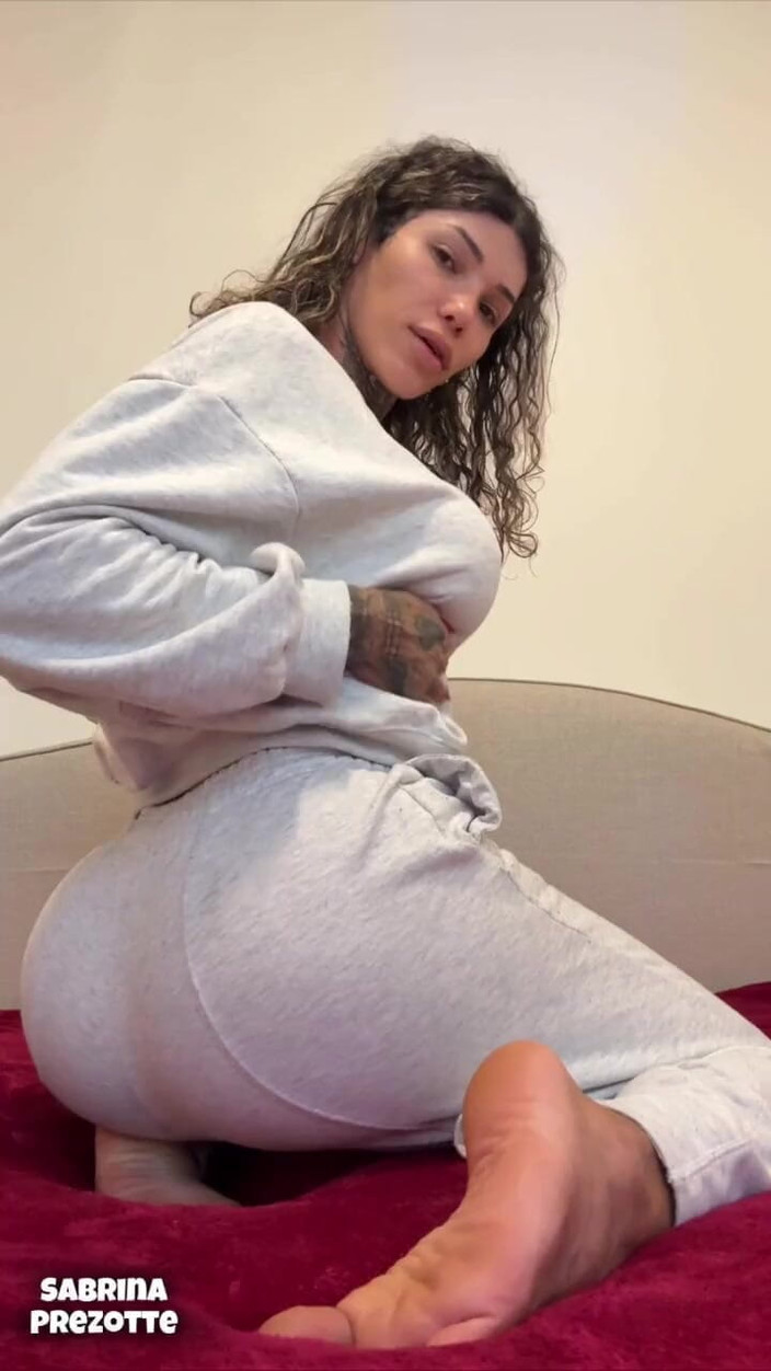 Sabrina Prezotte: Sabrina Prezotte vám na zavolání podává horké mléko