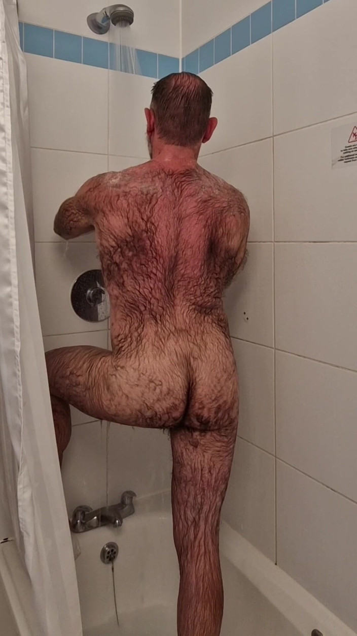 Jack van Dean: Hairy Muscle Stepdaddy Takes a Shower