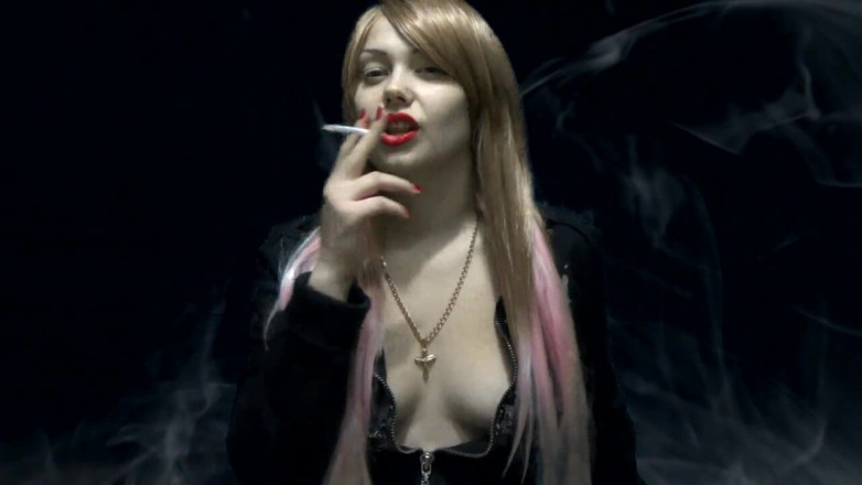 Goddess Misha Goldy: Dużo tu dymu