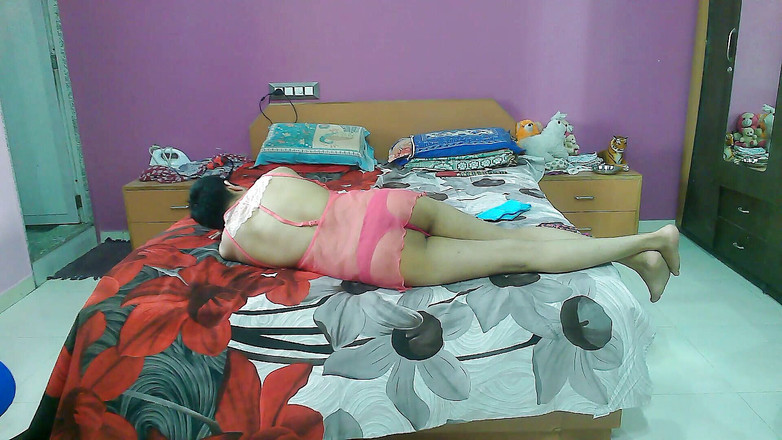 Cute & Nude Crossdresser: Сексуальна сіссі кроссдресссер femboy sweet lollipop в сексуальній прозорій кралі та трусиках.