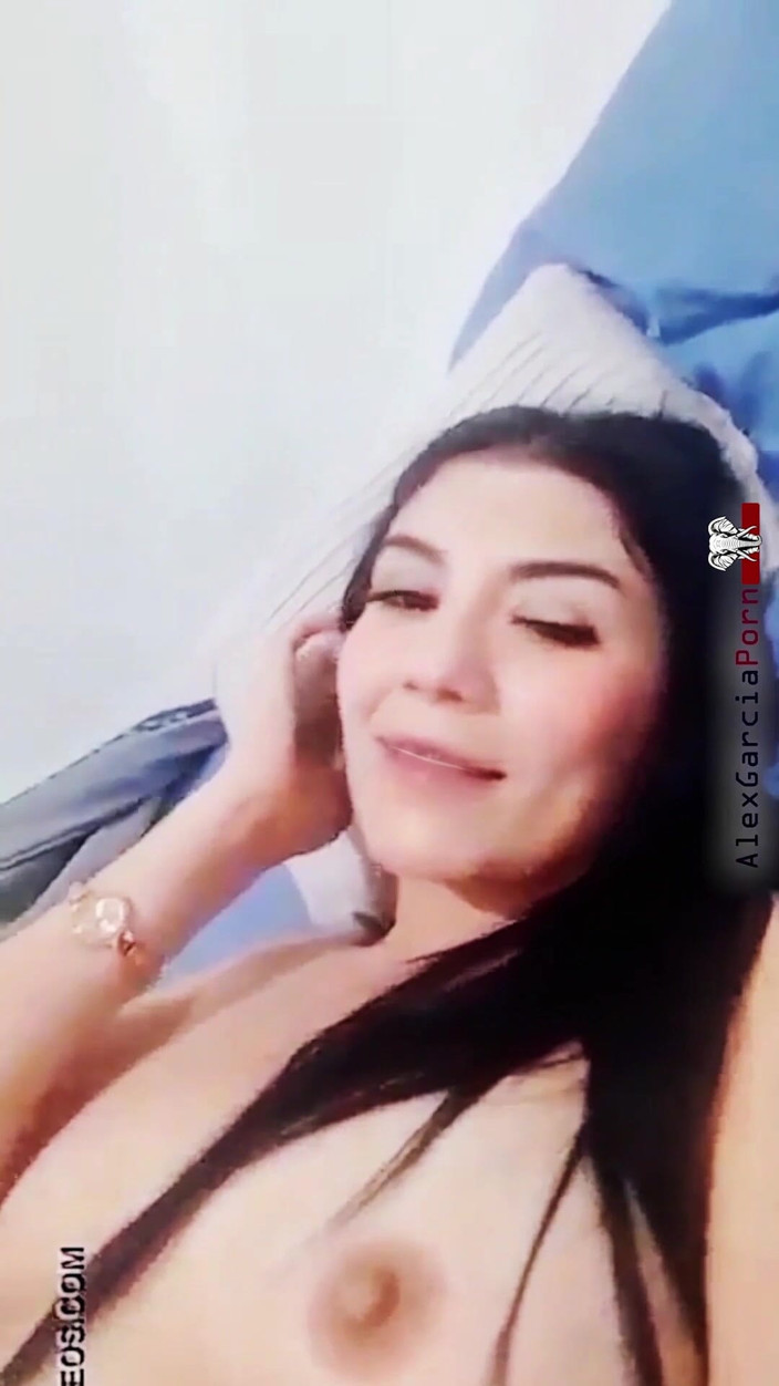 Alex Garcia Porn: Ccab Meksykanin chudy masturbujący się sam z wibratorem w domu