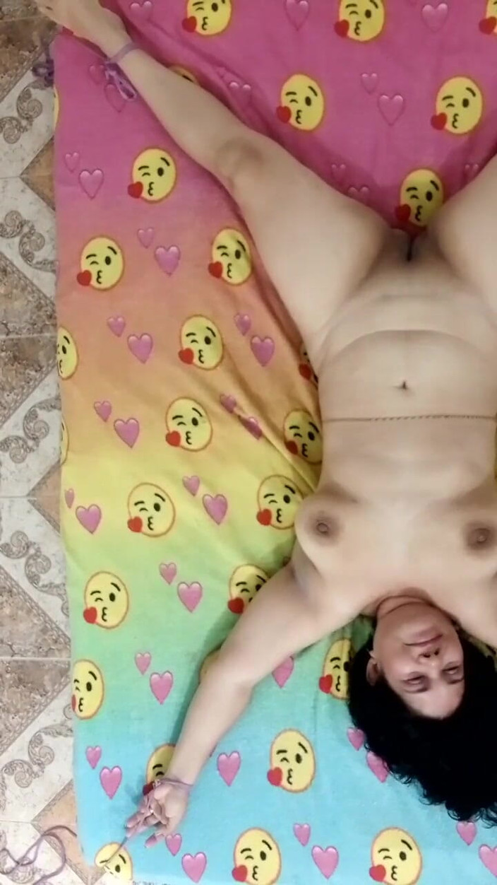 Valkyrieandluigy: दब्बू गहरे गले वाली प्रेमिका की चुदाई