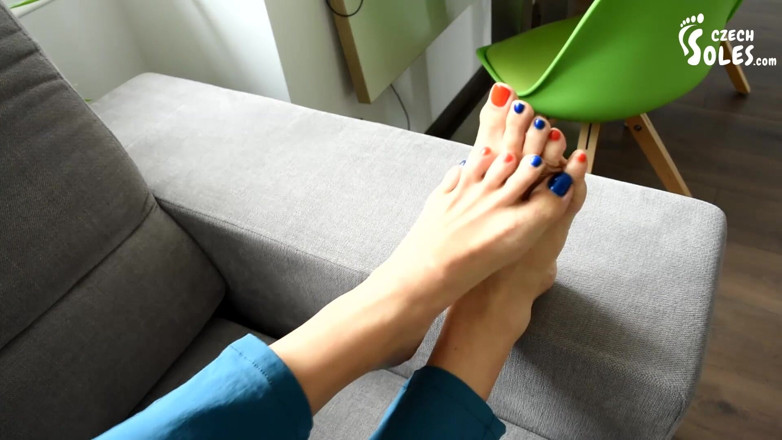 Czech Soles - foot fetish content: Hamba perempuan dihina dan dijadikan kaki puan