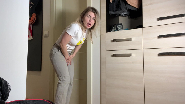 Misty Phoenix: トイレが空になる前にパンツに小便をしました