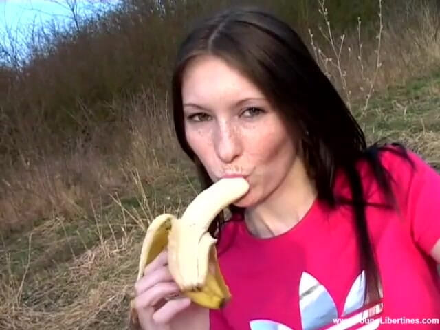 Young Libertines: Sex picnic with banana and cock